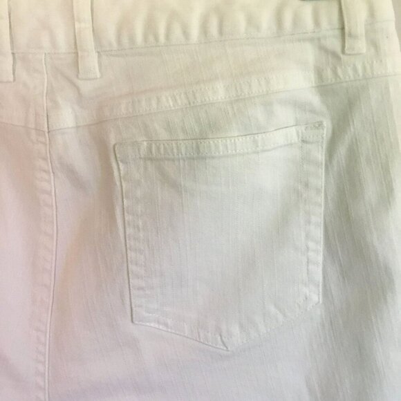 Dress Barn Capris 5-Pocket Stretch Denim in Bright White Women's Sz 12 High Rise - Picture 7 of 9